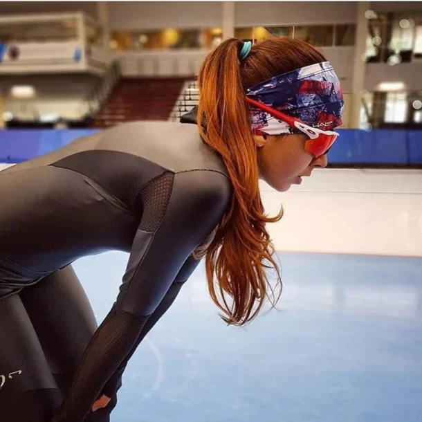 Halo Bandit Woman Wears Star Gazer