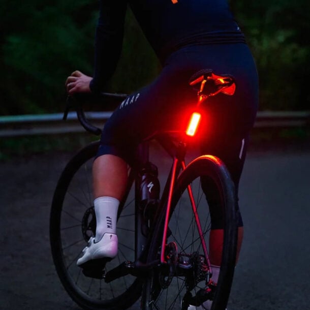 KN12902 6 5755 94351.1697204157 Knog Blinder R-150 Rear Bike Light