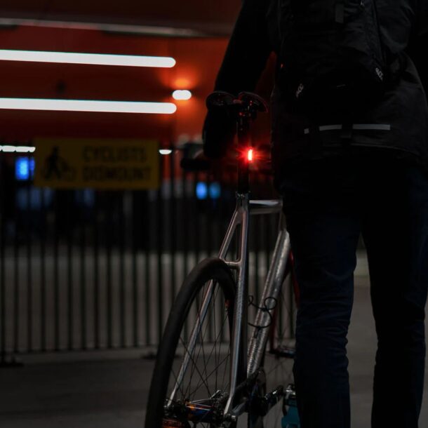 Knog Frog Bike Light demonstration rear Knog Frog Bike Light