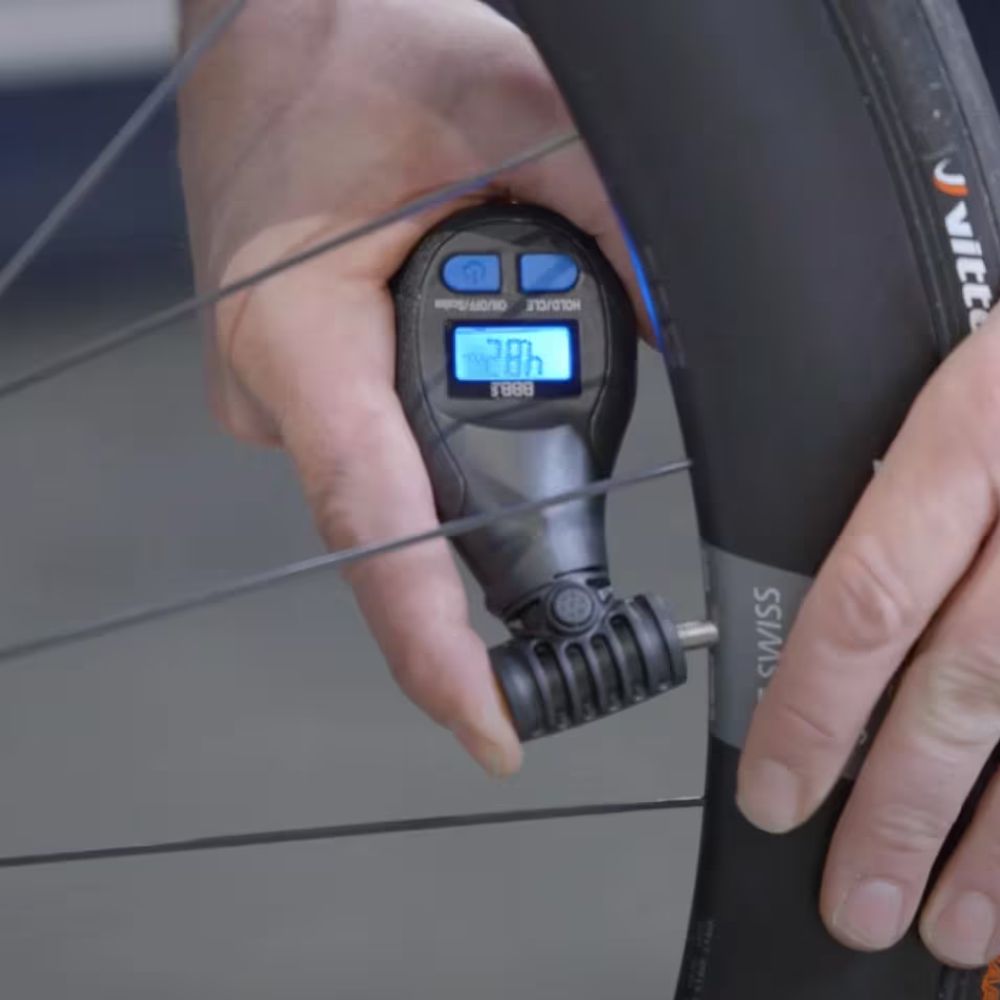 BBB Digital Tyre Air Pressure Gauge fits Presta and Schrader BBB Digital Tyre Air Pressure Gauge